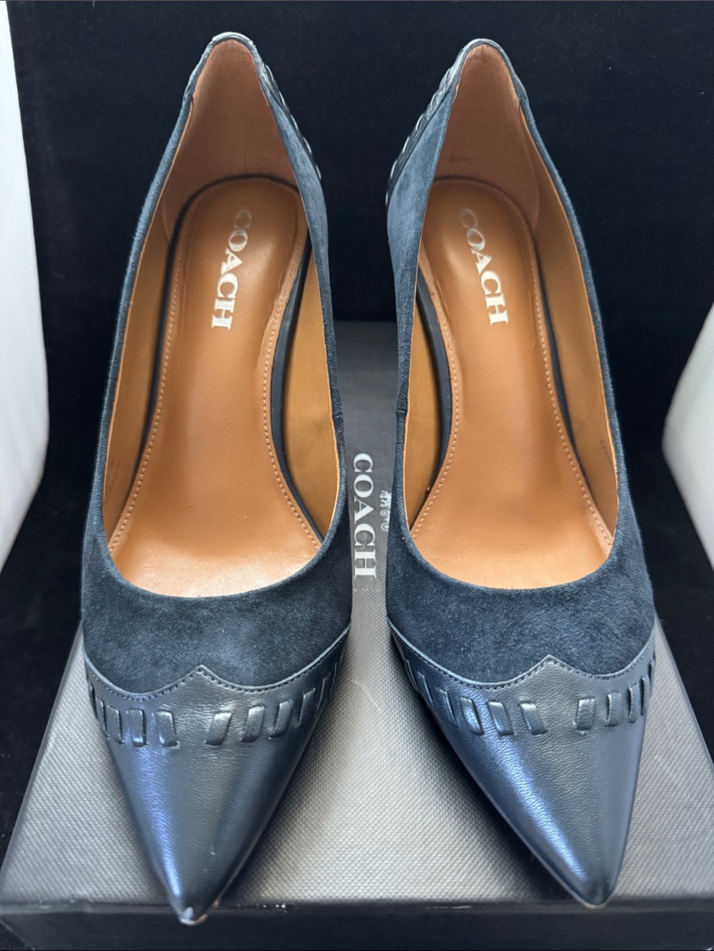 COACH Like NEW “Sophie” Suede & Leather Pointed Toe Pumps in Midnight Navy Sz 9M - Picture 2 of 10